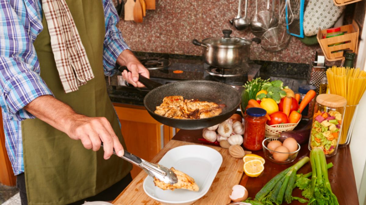7 Cooking Ingredients That Should Not Be Stored Near The Stove