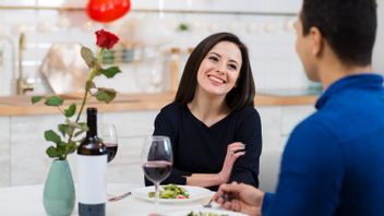 Study Findings, Brain Is More Responsive To Romantic Hints When Stomach Is Full