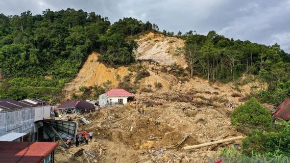 Le ministère de la Construction et des Transports a signé quatre sujets de droit soupçonnés d'avoir provoqué les inondations de Sumatra
