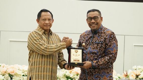 Jokowi Tunjuk Mendagri Tito Karnavian sebagai Plt Menko Polhukam Gantikan Mahfud MD