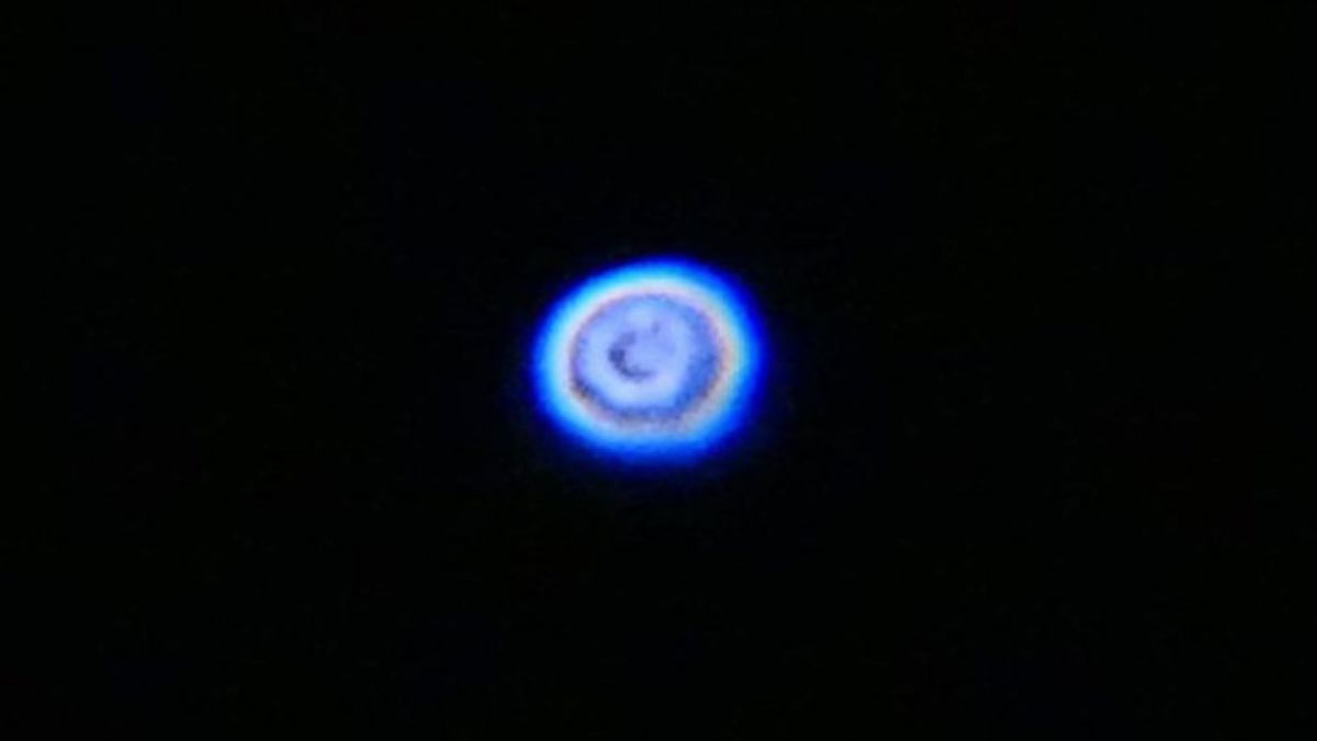 甜甜圈形状的UFO目击成功被瑞士摄影师捕捉