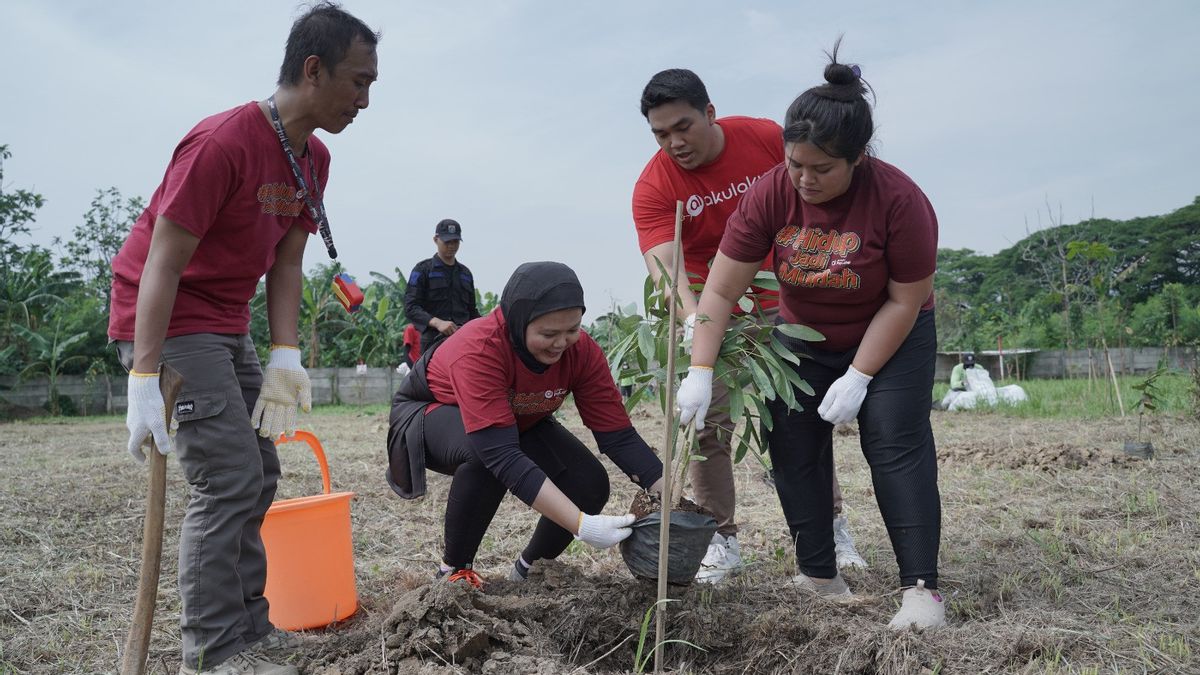 Akulaku Group Plants Tree Seeds In Ujung Menteng City Forest, East Jakarta