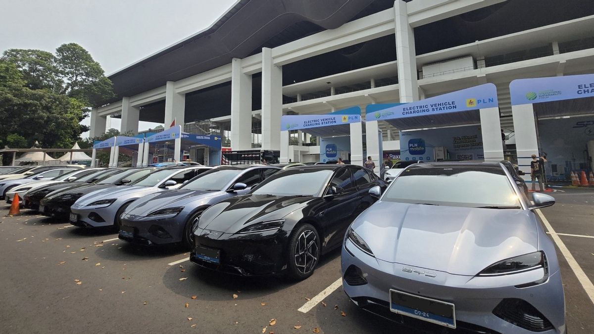 Le stade aquatique de GBK a été transformé par PLN en station de charge pour véhicules électriques pendant l’inf 2024