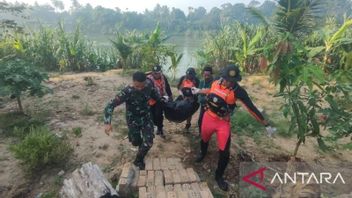 南苏门答腊巴萨纳斯在科默灵河中发现了一名溺水受害者的尸体