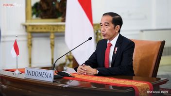 Le Président Jokowi Montre La Loi Sur Le Droit D’auteur Du Travail Lors Du Discours Du Sommet P4G