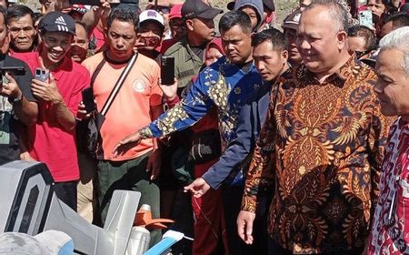 Ganjar Kasih Bantuan Nelayan Jateng Kapal Bermotor Listrik untuk Dorong Transisi Energi