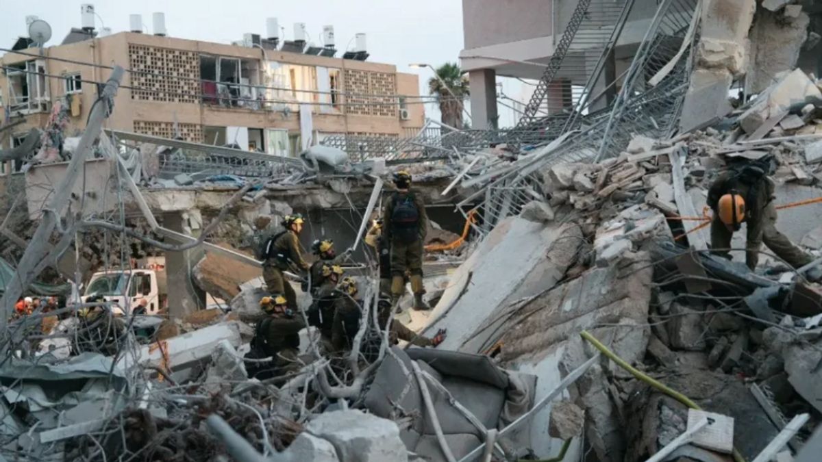Iran Hits Israel Again With Missiles, Building In Tel Aviv Damaged, Puing Scattered