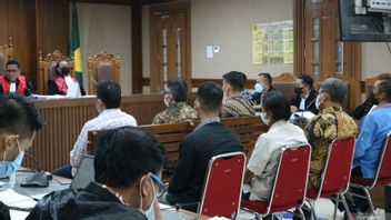 في محكمة تيبكور ، يعترف الشاهد بأن وصي شرق كولاكا صرف 3.355 مليار روبية إندونيسية لصرف أموال القلم