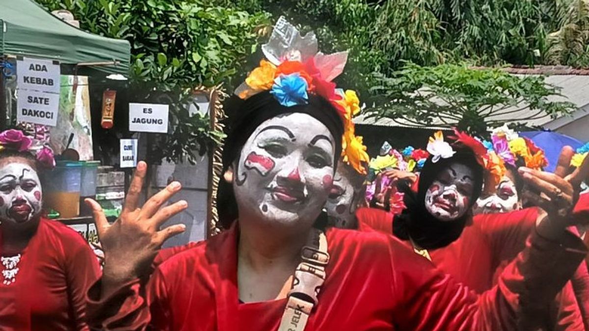 Taking Five Days, The Five Mountain Festival Is Closed By The Local Artists' Carnival