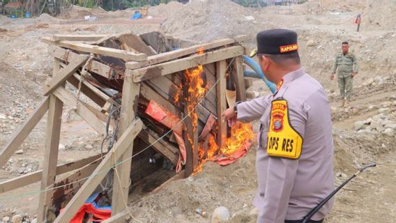 Mandailing Natal-Sumut Police Ordered Illegal Gold Mining