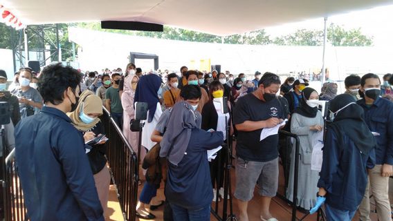 Vaccination In Karawang Causes Crowds, The Committee: It Happens Before The Gates Open