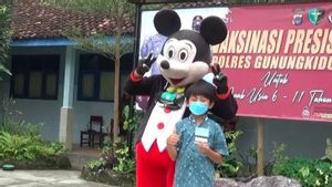 Berita Gunung Kidul: Polres Gunung Kidul Menghadirkan "Mickey Mouse" Dalam Vaksinasi 6-11 Tahun