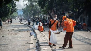 3,180 Officers Will Hard Work To Clean Up The Debris Of New Year's Eve In Jakarta Until 5 Morning