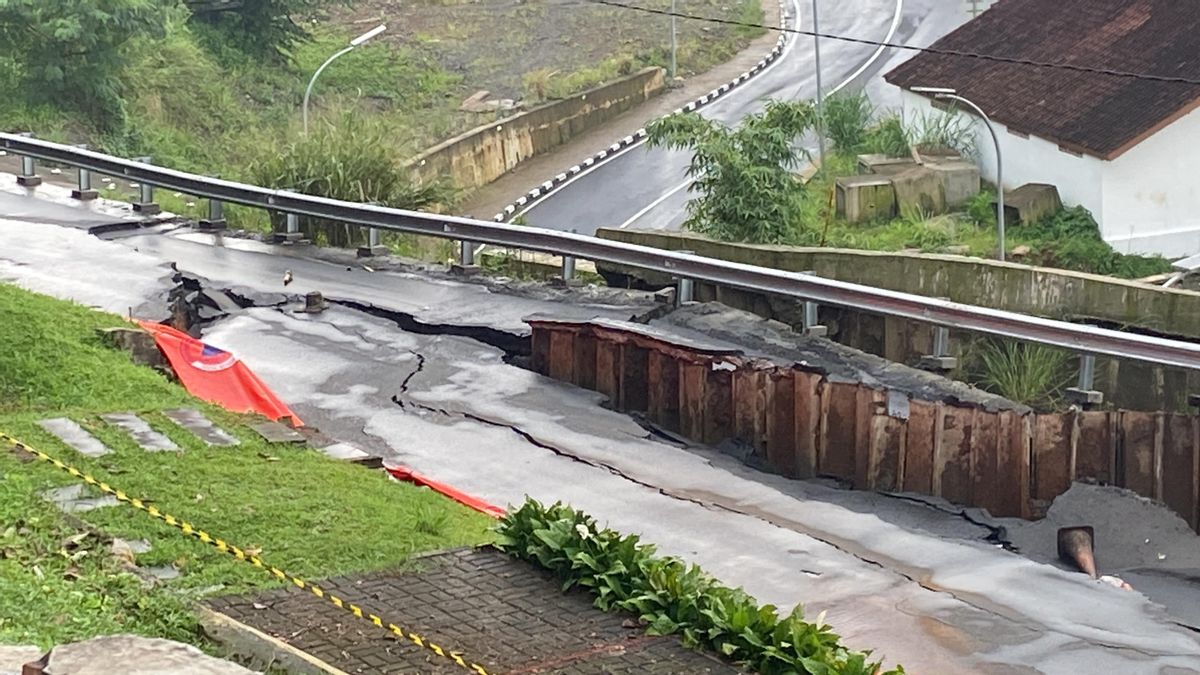 茂物巴图图利斯的山体滑坡:50米的打印道路,交通转移
