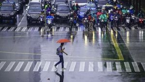 BMKG: Jawa Barat, DKI Jakarta Hingga Jawa Tengah Berpotensi Hujan Disertai Angin Kencang Hari Ini 