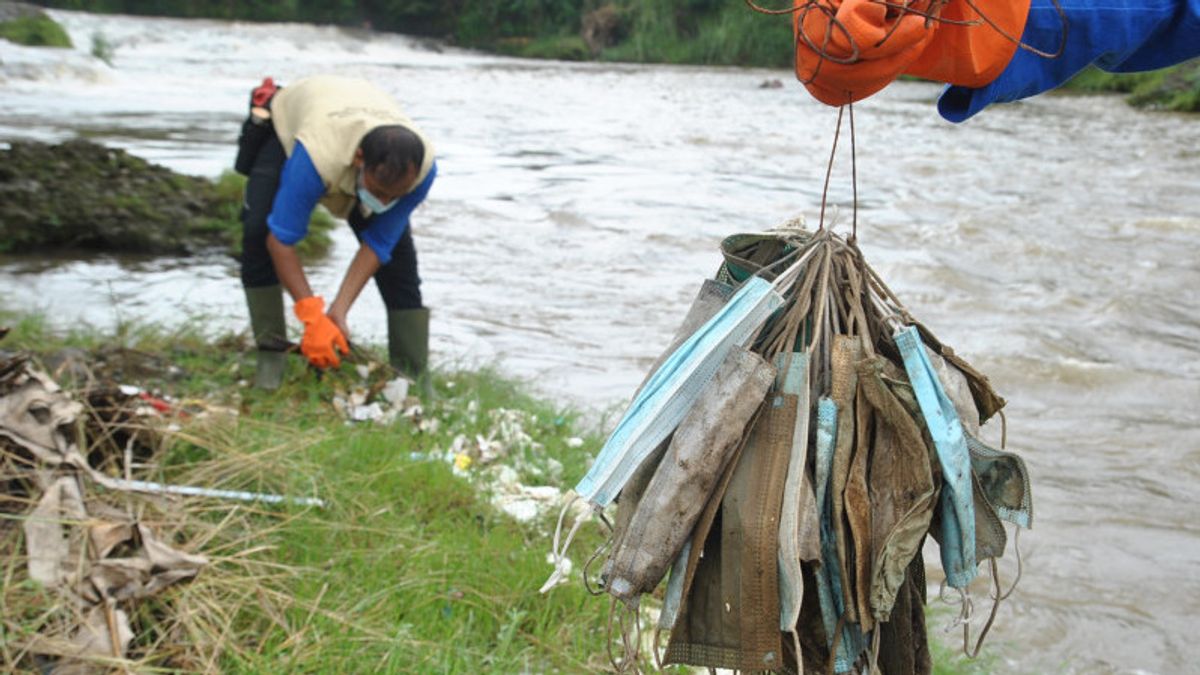 This Is The Right Way To Dispose Of Used Masks