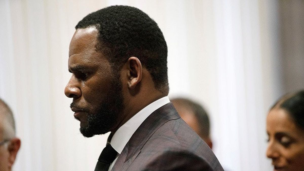 Prosecutor Demands 25 Years In Prison For Sexual Harassment Case, R Kelly Feels 10 Years Is Enough