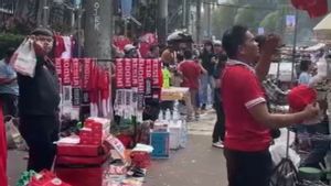 Ahead Of The Indonesia Vs China National Team Match, The Atmosphere Around SUGBK Is Crowded And Full Of Enthusiasm
