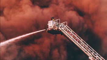 Garmen Factory And Chemical Warehouse Fires In Bangladesh Killed 16 People