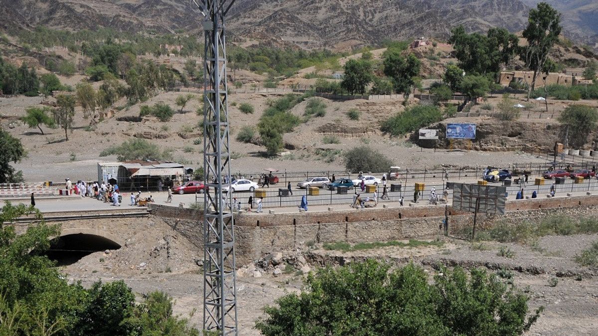 L’armée Afghane Arrête La Construction De La Clôture Frontalière Par L’armée Pakistanaise Et Les Talibans Tiennent Une Enquête