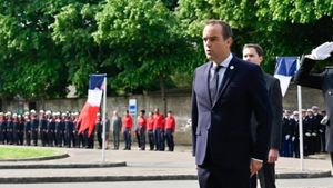 Perdana Menteri Baru Prancis Dilantik di Tengah Protes Antipemerintah