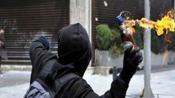 Molotov terror at the UN Makassar Campus Gate, 2 Students Injured