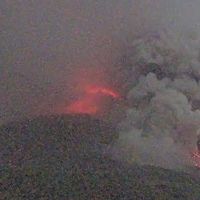 Merapi Muntahkan Awan Panas Guguran 2 Kali pada Jumat Malam