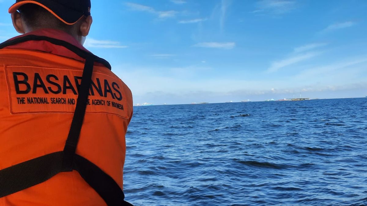 The Third Day, The SAR Team Deployed The Main Tool To Search For The 3 Crew Of The KM Elang Laut Ship In The Thousand Islands