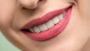 Tips Memakai Lipstik untuk Wanita Usia 40 Tahun, Bikin Bibir Tampak Lebih Penuh dan Muda!