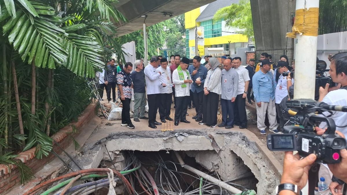 Lors d’inondation, le gouverneur par intérim de DKI a trouvé un câble à fibre optique d’un canal d’eau à Jaksel