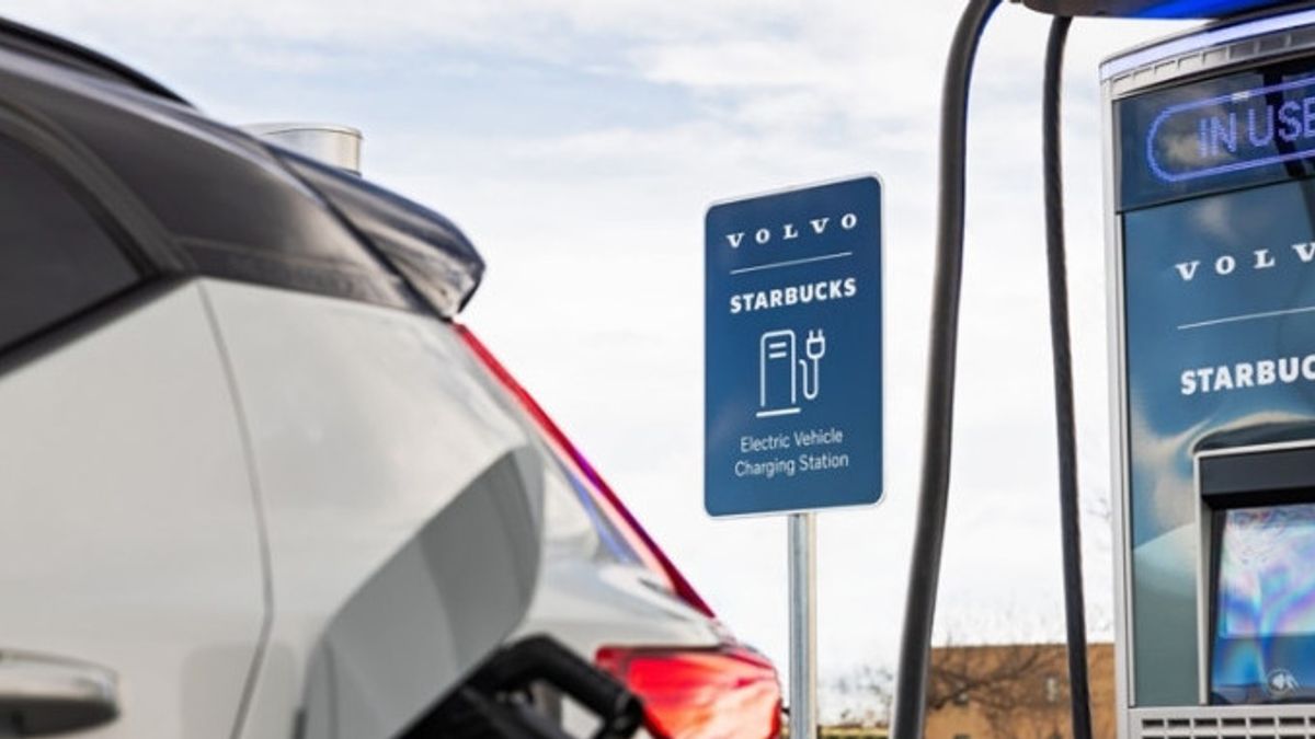 Volvo ouvre un réseau de chaînes de recharge électriques à grande vitesse chez Starbucks américains