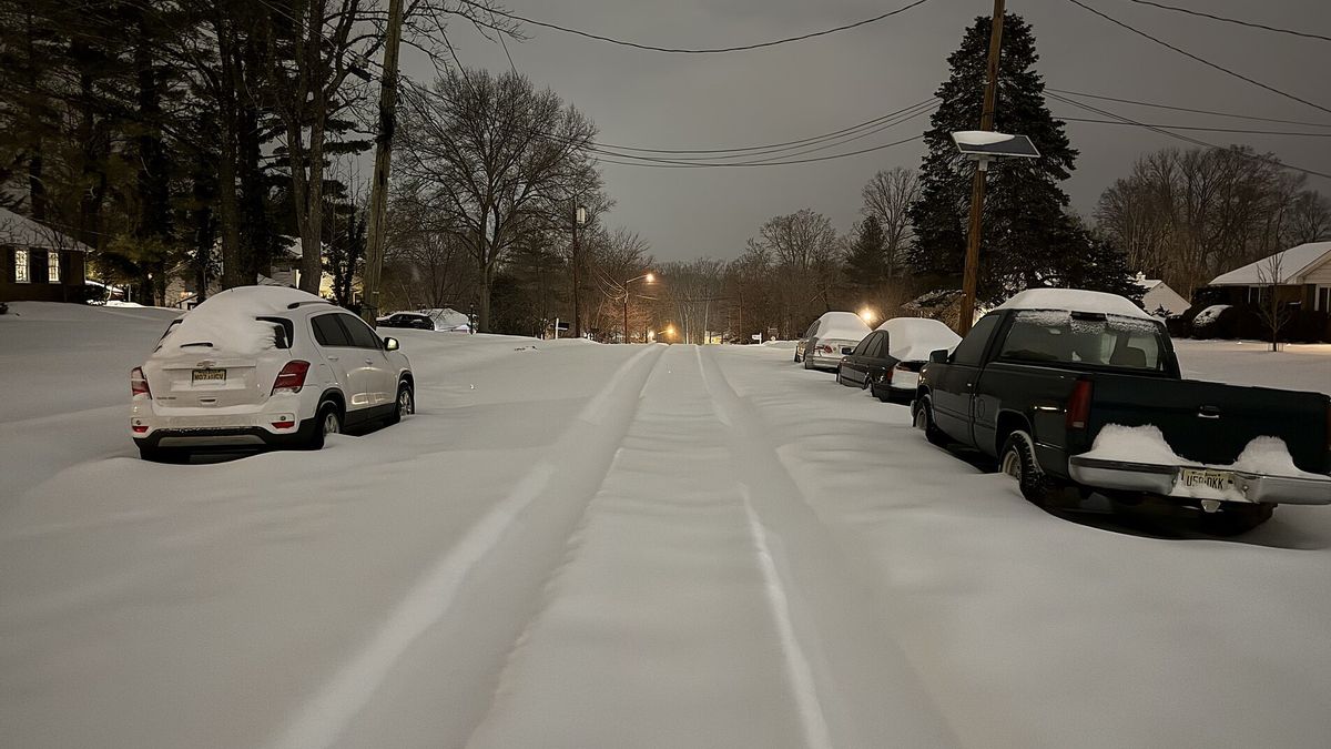 米国を覆った雪嵐が何千ものフライトをキャンセル