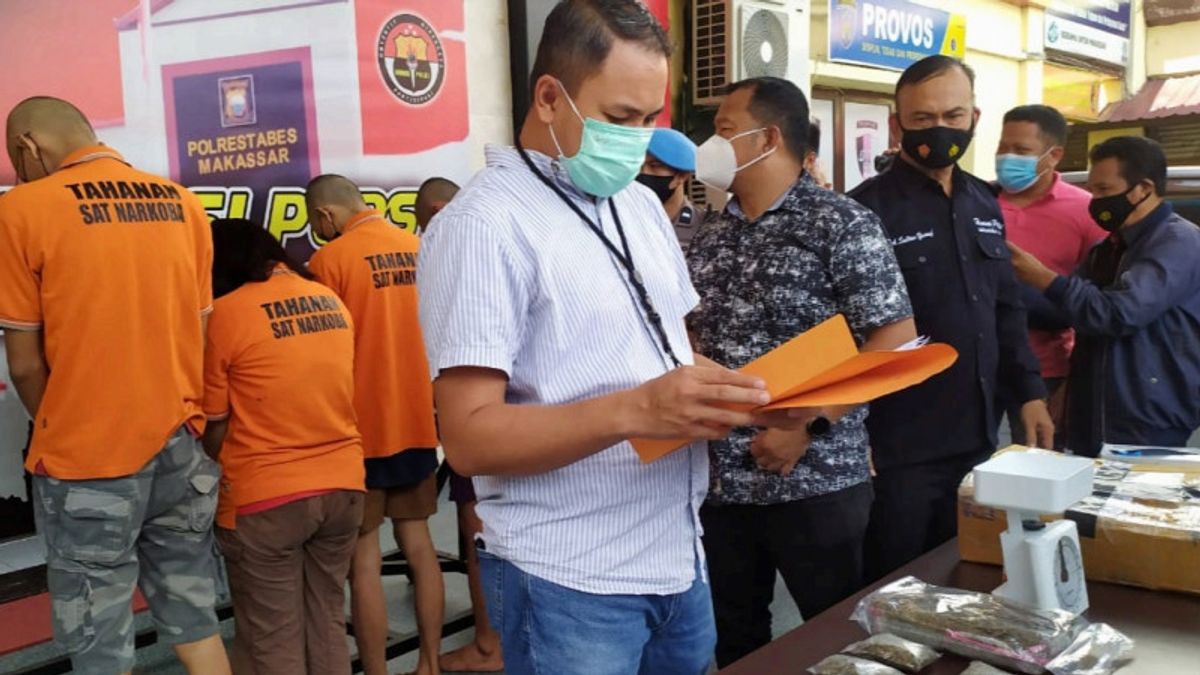 Makassar Police Reveals Circulation Of 1 Kg Of Cannabis, 2 Traffickers With Student Status