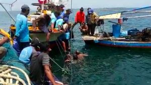 Pipa PDAM Rusak Kena Jangkar Kapal Diperbaiki, Warga Pulau Gili Probolinggo Kembali Nikmati Air Bersih