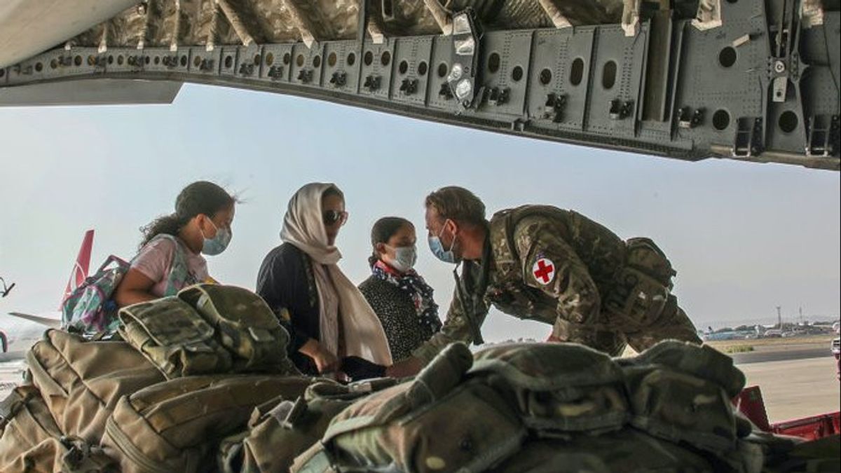 Sebut Bom Bunuh Diri Kabul Tindakan Barbar, PM Inggris: Evakuasi akan Kita Selesaikan, Tinggal Beberapa Jam