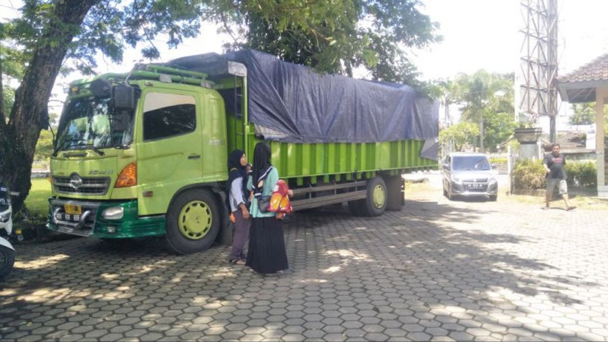 Police Arrest Truck Driver Who Brings Fisherman Aid For Sale