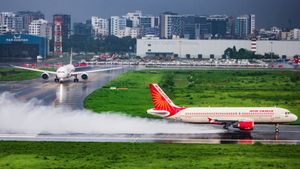 Lebih dari 200 Penerbangan di Bandara Delhi India Ditunda, Ini Biang Keladinya
