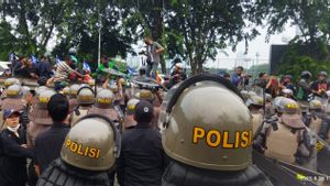 Vandalisme Aksi Massa Demo Bubarkan DPR: 