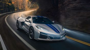 GM Luncurkan Corvette E-Ray Bermesin Hibrida dengan Penggerak Empat Roda