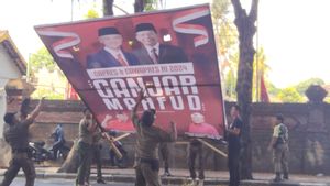 Baliho Ganjar-Mahfud di Bali Dicopot Saat Jokowi Kunker, PDIP: Banteng Jangan Diganggu, Kalau Bangun Brutal
