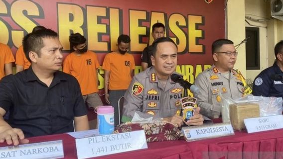 Polisi Gagalkan Pengiriman Sabu Lewat Jasa Ekspedisi di Bandara SSK II