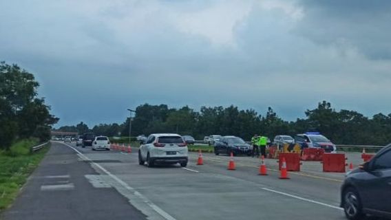 Cipali Toll Road Rest Area Crowded With Visitors, Officers Implement Open Close System