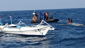 Cuaca Buruk, Perahu Nelayan Terbalik di Selat Alas NTB