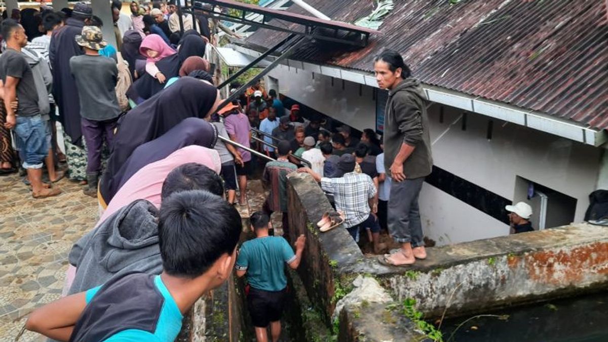 Dua Orang Jemaah Masjid di Agam Sumbar Meninggal Dunia Tertimbun Longsor