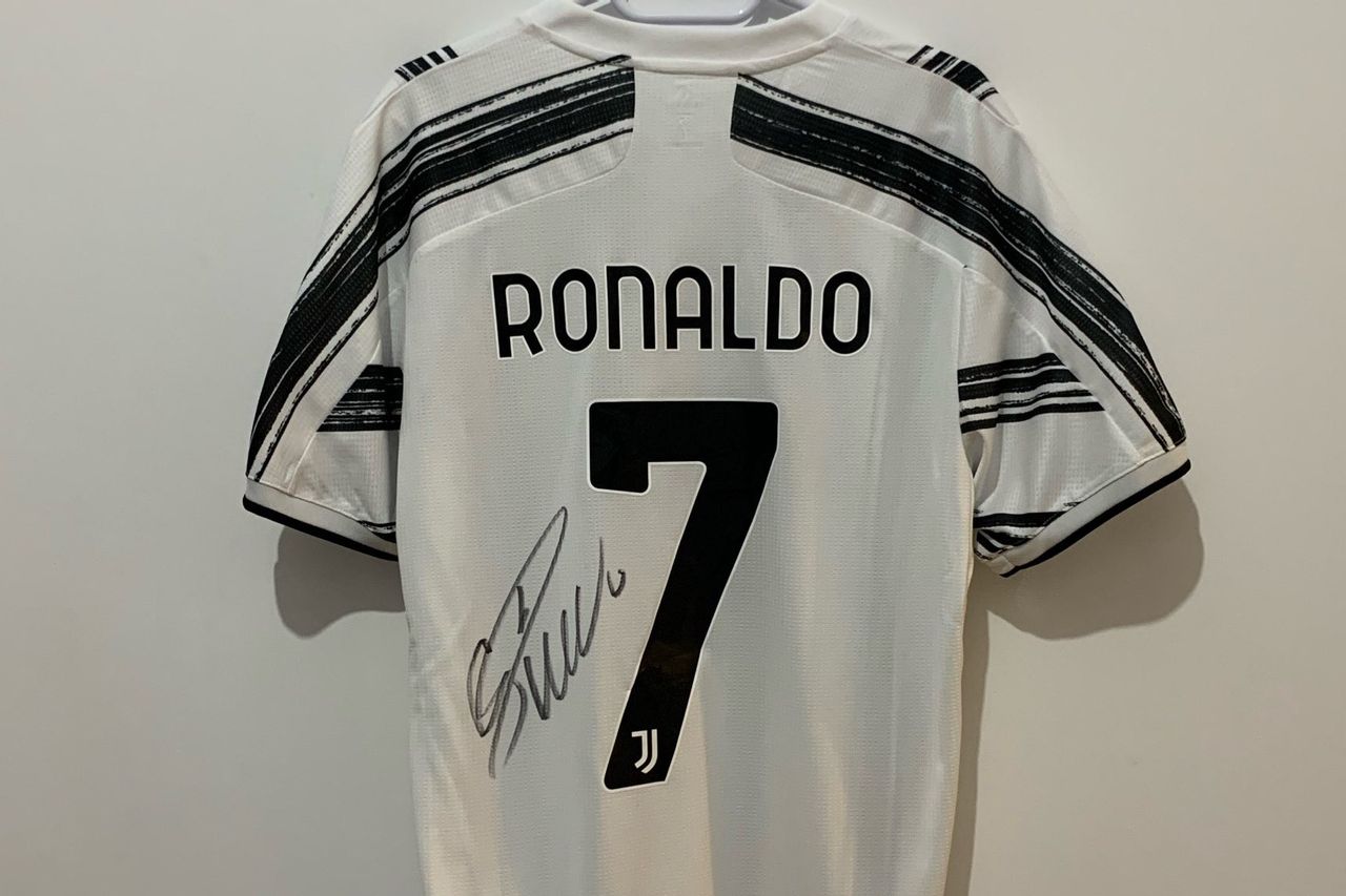 FCRM 2018/2019 Real Madrid #7 Ronaldo Kids Home Soccer Jersey & Shorts Youth  Sizes (6-7 Years Old) : : Sports, Fitness & Outdoors