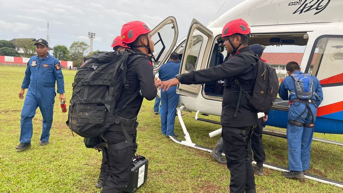 Kerahkan Helikopter dan Drone, Polri Sisir Tiga Kampung Terisolasi untuk Evakuasi Korban Gempa Cianjur