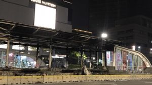 Aksi Anarkis di Jakarta Meluas, Halte Transjakarta Senen Dibakar