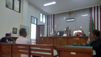 苏巴尔丹楠榜Pewodadi村的金钱腐败被一名2年法官判处并罚款5000万印尼盾