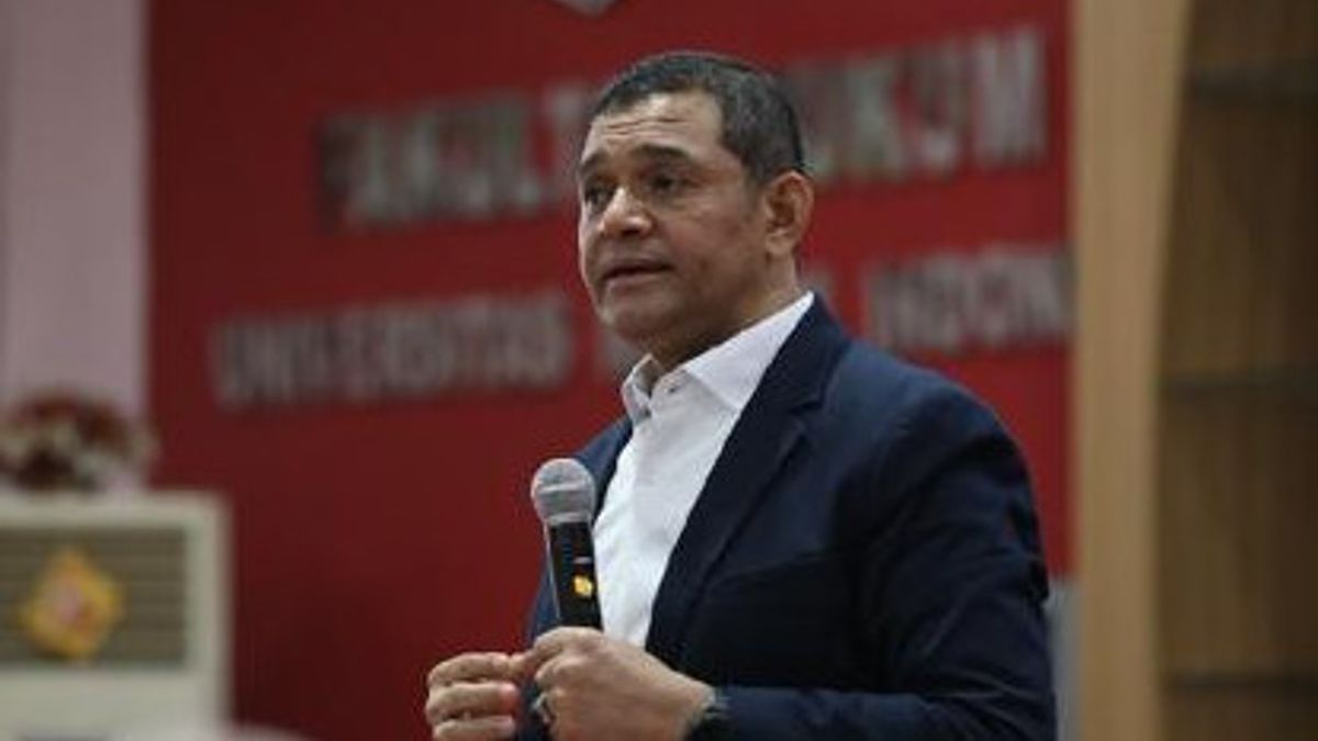 جاكرتا - يشجع الخبراء الحكومة على وضع قواعد انتقالية بعد قرار المحكمة الدستورية بشأن منصب أفراد الشرطة الوطنية