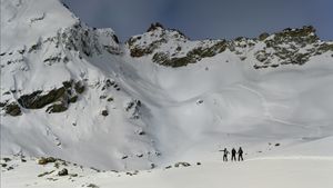 Pegunungan Salju Kalifornia Longsor, 6 Pemain Ski Selamat, 10 Lainnya Hilang